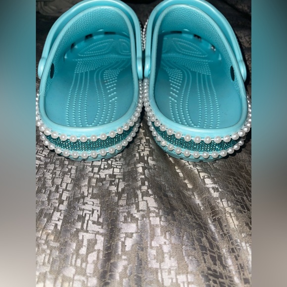 I’m selling these beautiful crocs that I customized - Picture 2 of 3